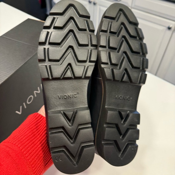 Vionic Women's Cheryl II Leather Loafers Navy Sz Chunky Lug Sole Sz 9.5 NIB - Picture 12 of 14